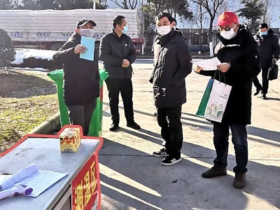六安開發(fā)區(qū)招商局、組織人事部、安監(jiān)局和應(yīng)急管理局一起參與企業(yè)復(fù)工復(fù)產(chǎn)防疫情況驗(yàn)收