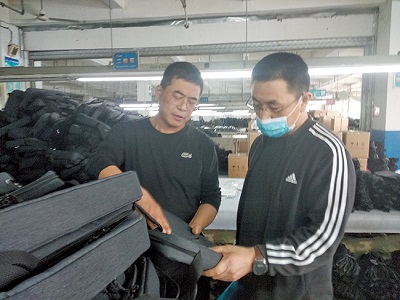  解放軍海裝上海局和陸軍南京軍事代表局的兩局駐合肥地區(qū)軍事代表室一行來到安徽星星集團(tuán)考察調(diào)研-2
