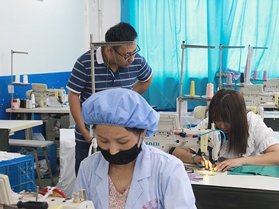 金安區(qū)人社局培訓(xùn)中心來到安徽星星集團實地驗收新職工崗前技能實操情況-6