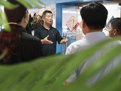 六安市人大常委會副主任劉連生深入安徽星星集團走訪調(diào)研-3