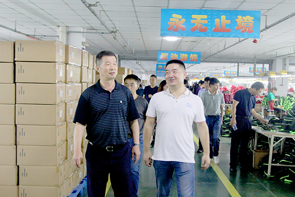 六安市人大常委會(huì)副主任劉連生一行蒞臨集團(tuán)走訪調(diào)研
