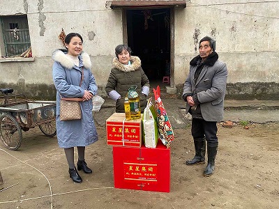 情系職工，冬送溫暖